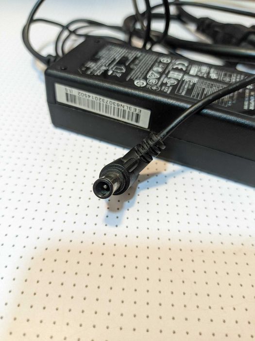 Adapter LG 19V 0.84A. Адаптер, блок питания.