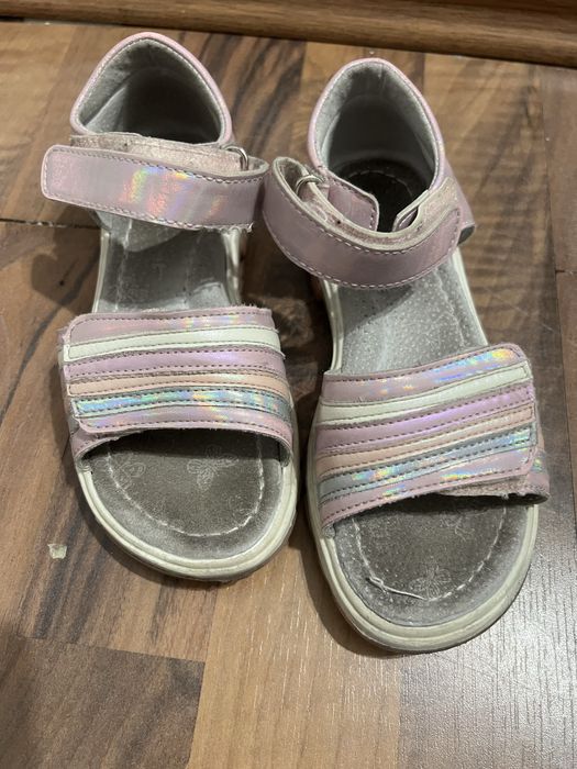 Отдам детскую обувь