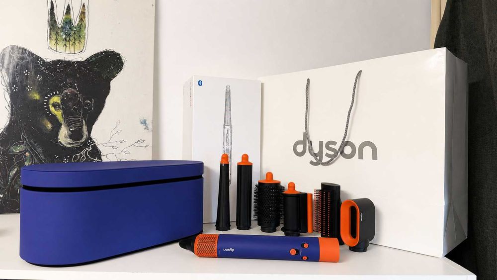 Vând stylerul Dyson Airwrap i.d.™ HS08 Straight+Wavy, culoare Vinca Blue/Topaz
