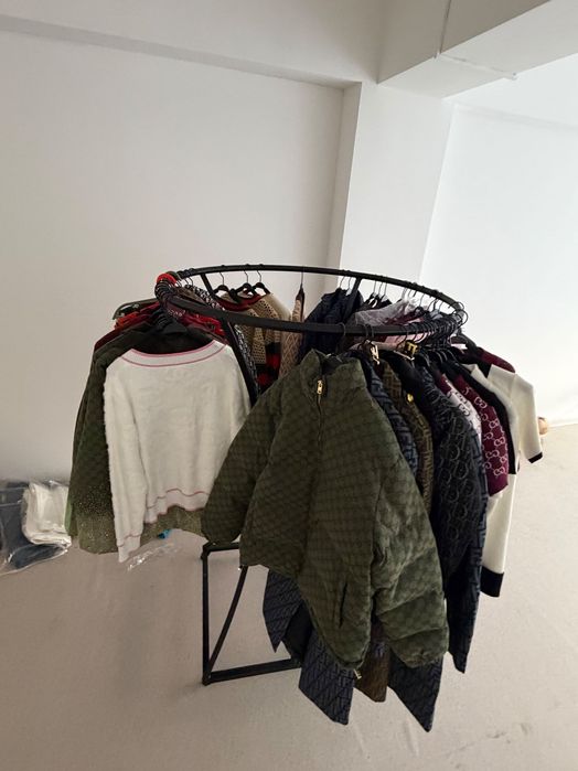 Стеллажи и витрины