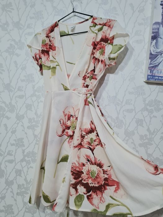 Продам платья новые