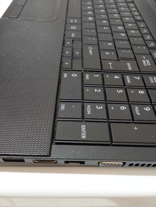 Продавам лаптоп Toshiba Windows 10pro