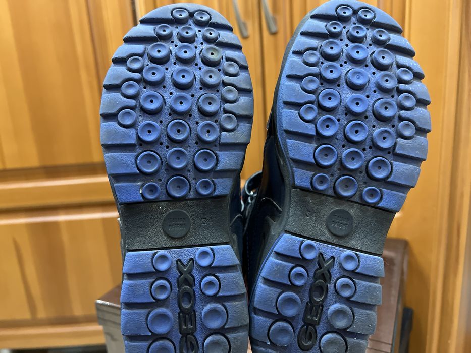 Продам детские ботинки Geox