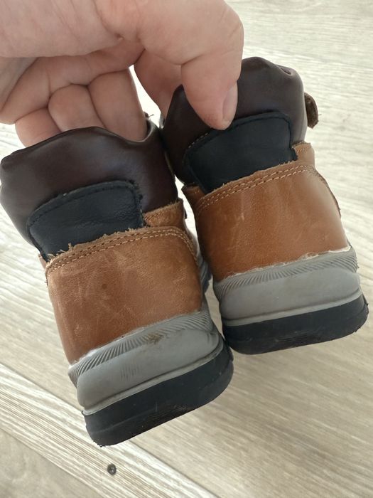 Продам демисезонные ботинки