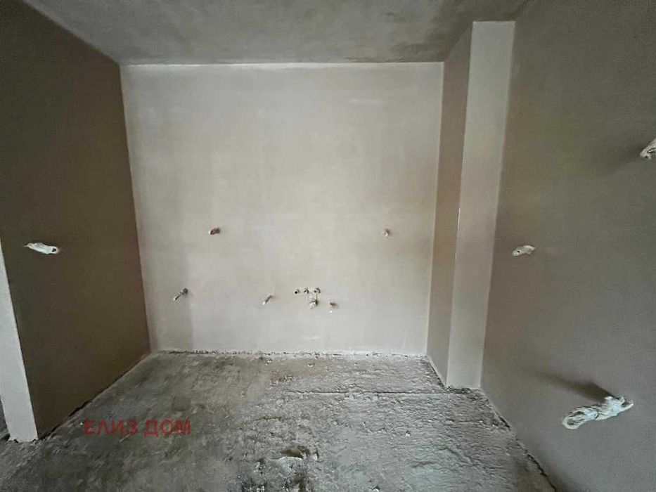 Тристаен апартамент в гр. Варна, р-н Окръжна болница