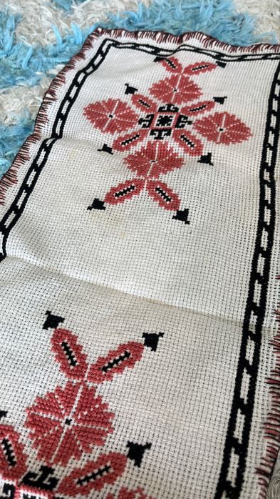 Piese traditionale , mileuri , centru masa