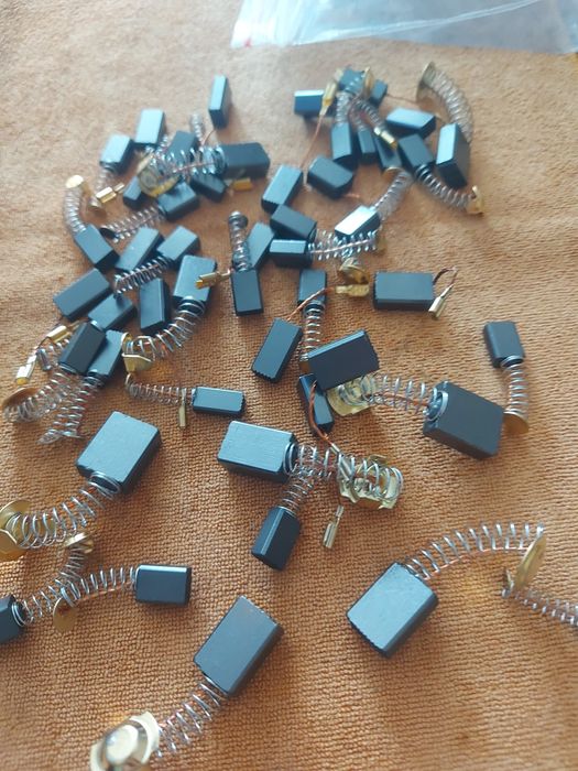 Продам щетки для электроинструмента  разные