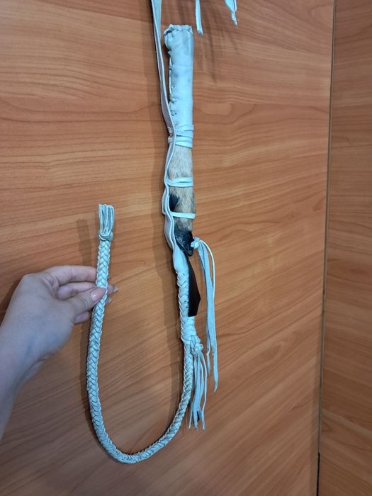 Қамшы қолдан өрілген