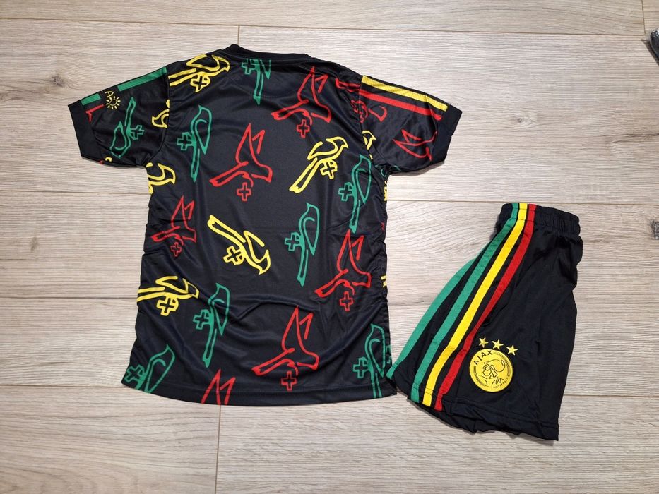 Разпродажба!!!Детски футболни екипи!