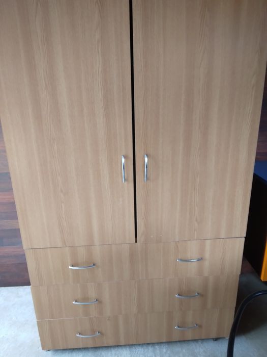 Vând sifonier din MDF în stare buna,culoare bej are 3 sertare