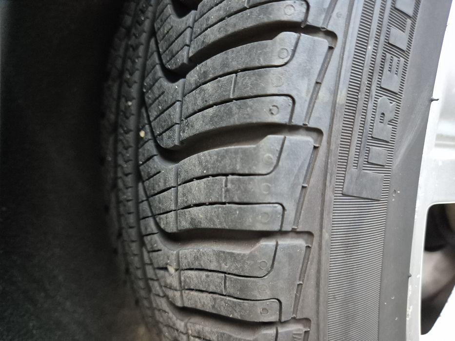 Vand audi a4  sau schimb cu rulota goală fast fud 5m  pe 2 axe