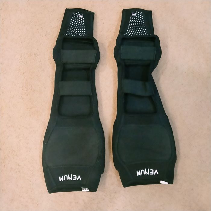 Спорт ( шлем,щитки)