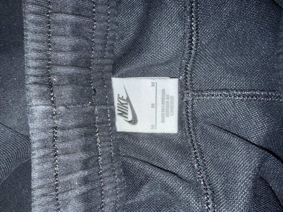 Panatloni scurti barbati nike tech