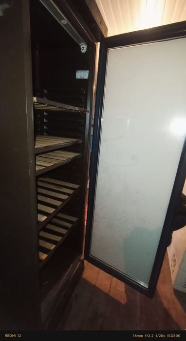 Стол с подогривательеми холодильник