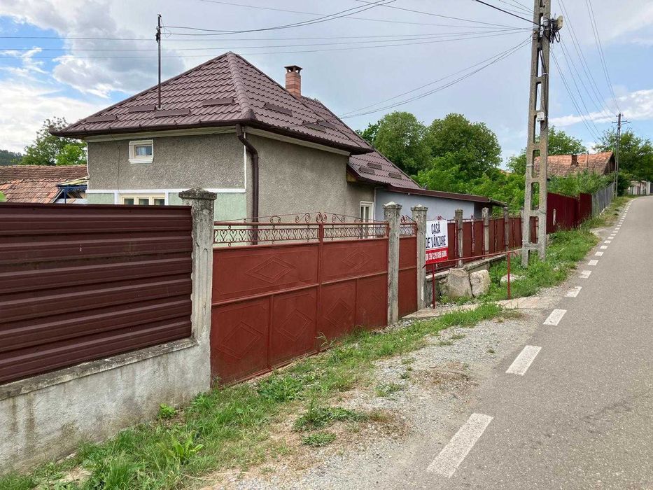 Vand casa in comuna Mociu