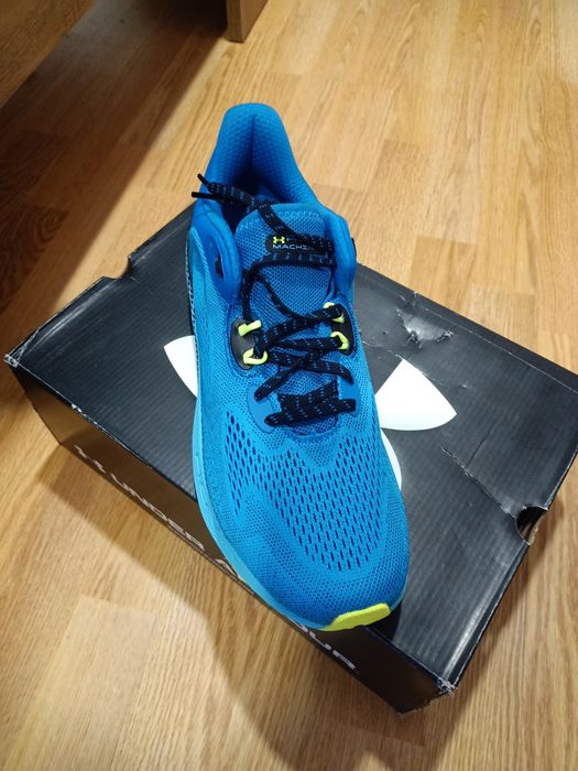 Vând pantofi sport Underarmour HOVR  mărimea 45