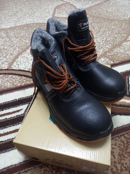 Продам зимние ботинки.