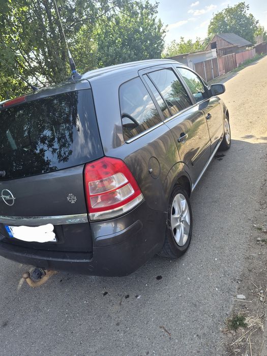 Vând Opel Zafira