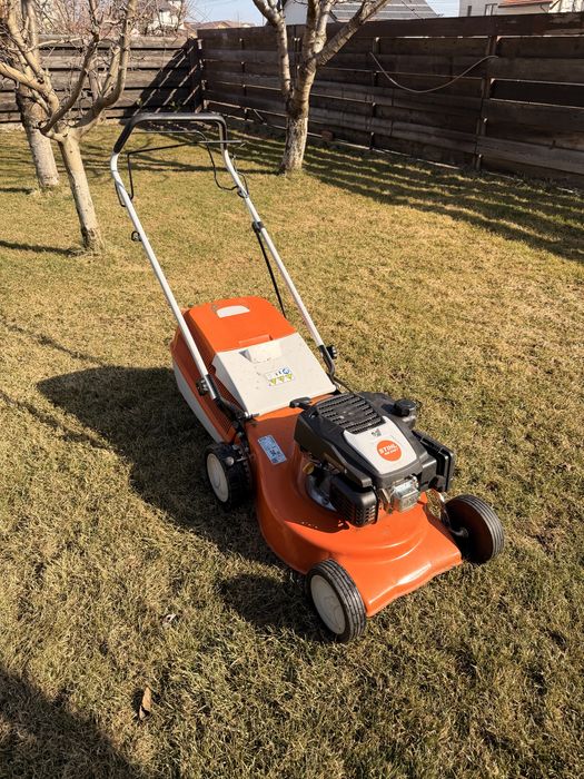 Masina tuns gazonul stihl 248t