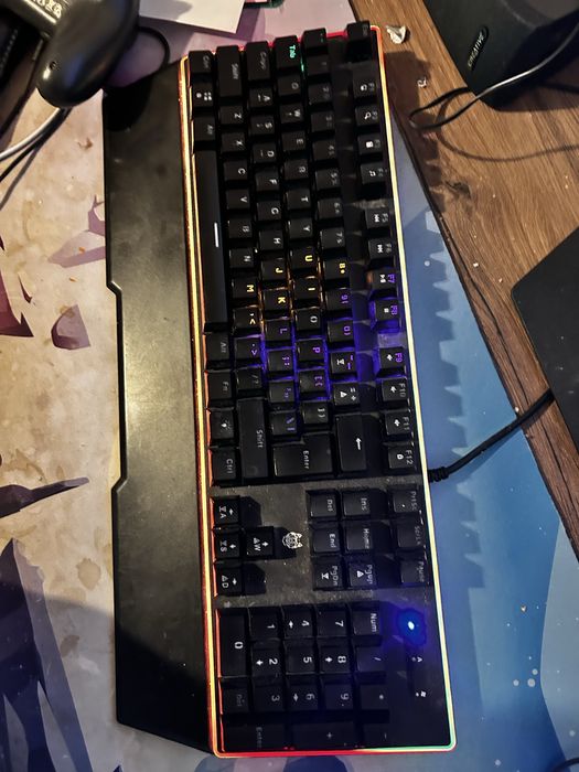 Vand Monitor + Periferice