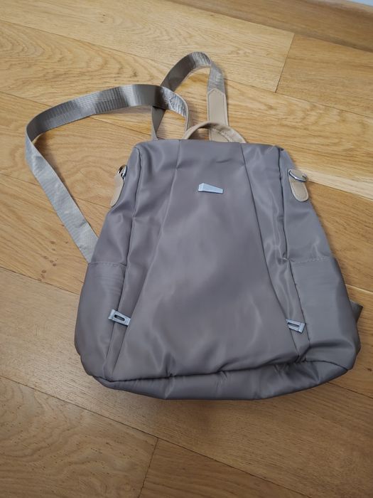 Бежова дсмска раница