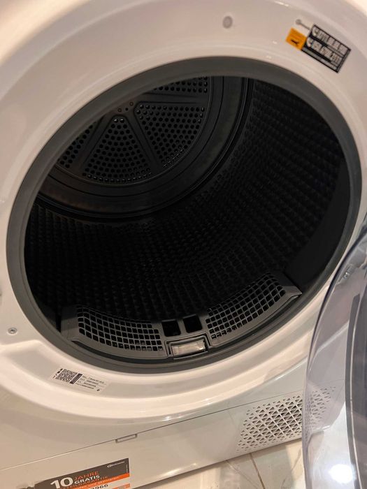Продавам ЧИСТО НОВА сушилня с термопомпа Bauknecht T Sense M11 83 N.