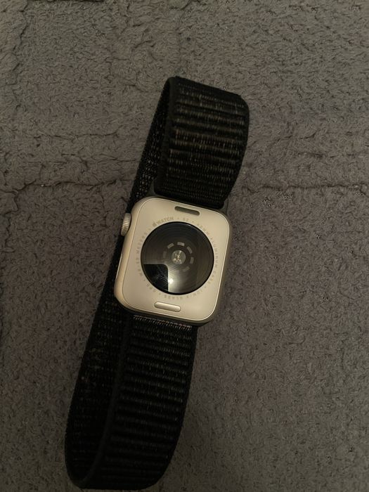 Apple Watch SE, срочно торг