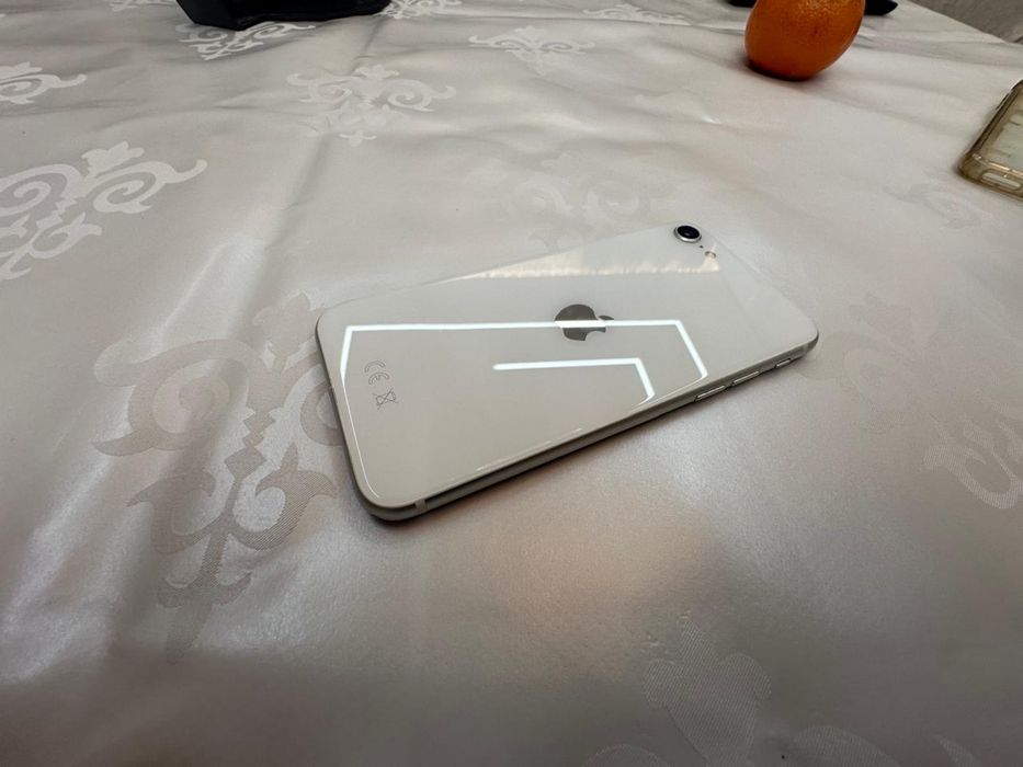 Продам Iphone SE 2020/128 гб