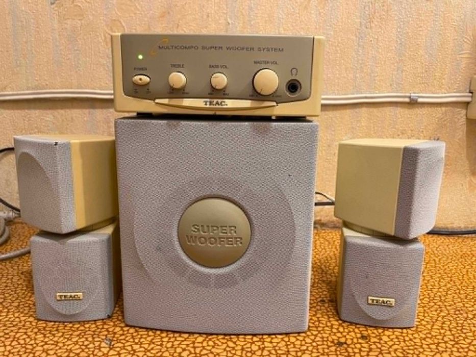 Продавам компютърни тонколони TEAC