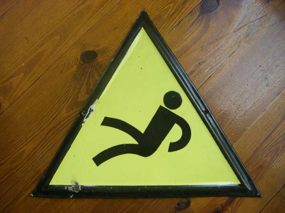 Стари емайлирани табели