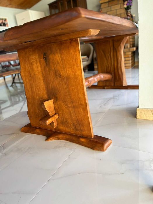 Маса от масив-орех