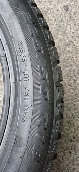 4 anvelope iarna runflat Pirelli 225/50/18,dot 2022.Pretul este pe bucata.