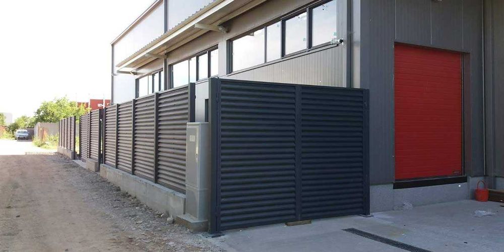 Garduri si porti din panouri stil jaluzele si alte modele disponibile