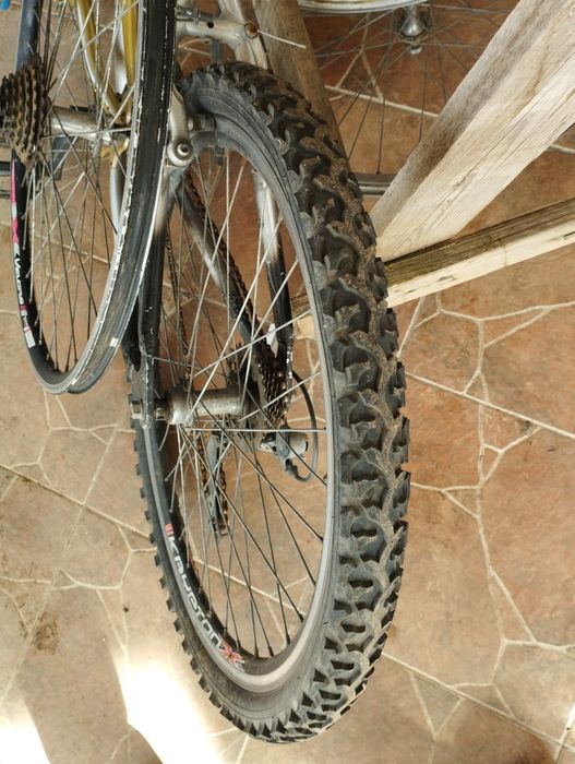 Vând cauciuc de bicicleta 24.