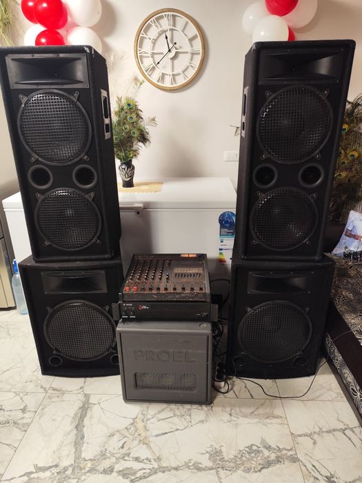 SCHIMB CU SAXOFON.    4 Boxe ,1 bass activ ,1 putere 2x300 w