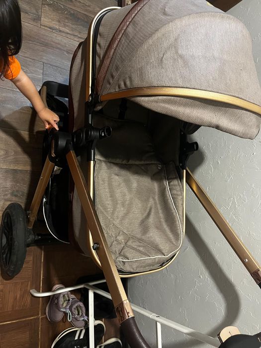 Коляска для малышей