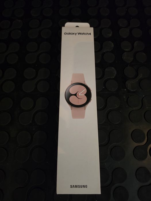 Продавам Samsung Watch 4