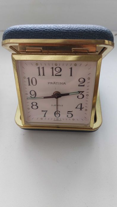 Продам винтажные часы.