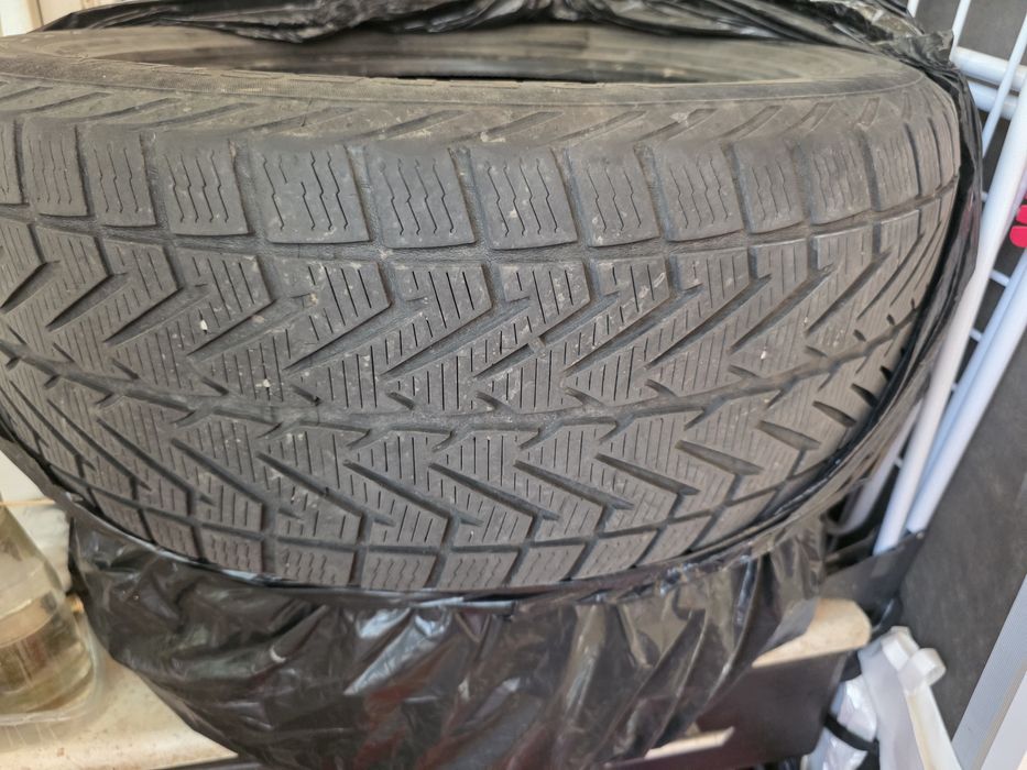 Cauciucuri iarna SUV Touareg 255 55 r19