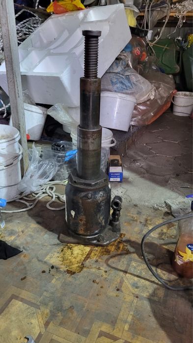 Продам домкрат для грузовых