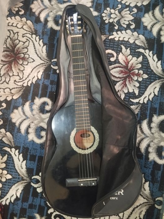 Cllassic gitara sotladi narxi kelshladi