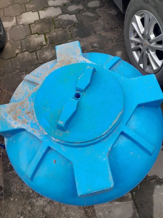 Продам пластиковую ёмкость