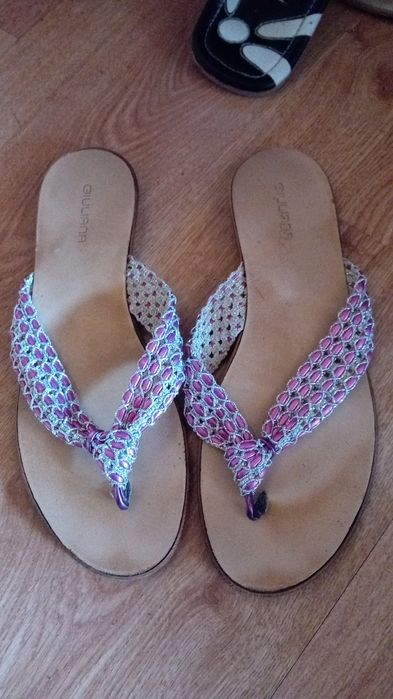 Vindem încălțăminte