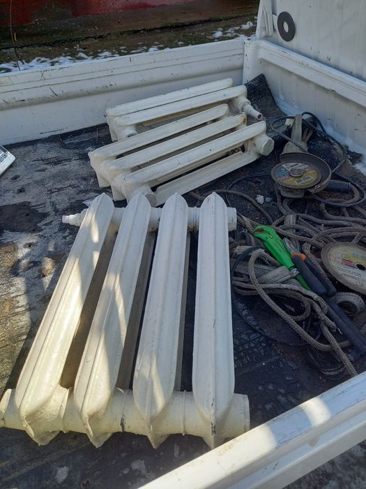 Чугунний батарея оламиз