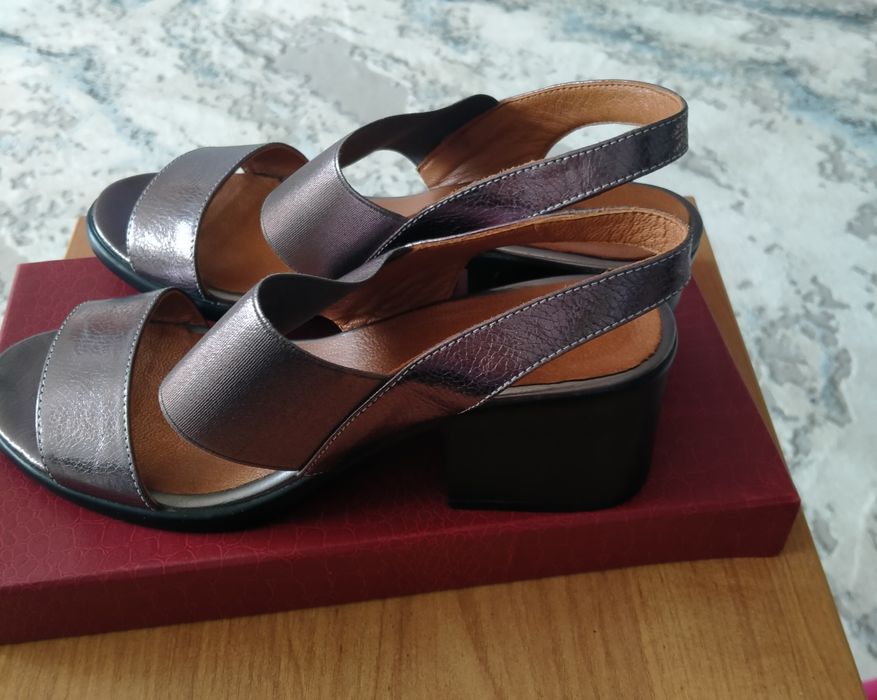 Продам босоножки