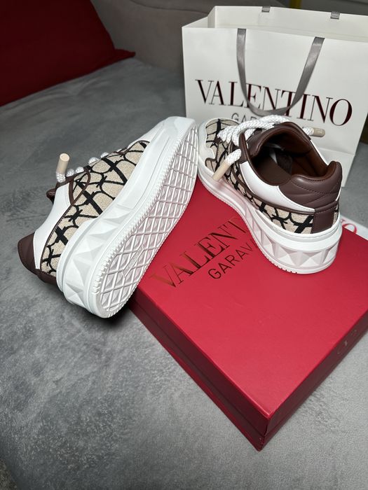 Vând Valentino One Stud XL