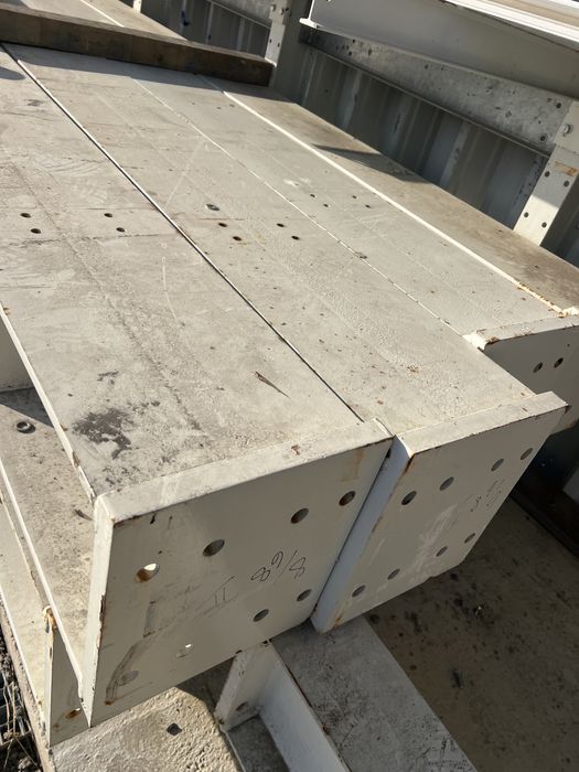 Stalpi metalici cu talpi HEB 300//6.30 m