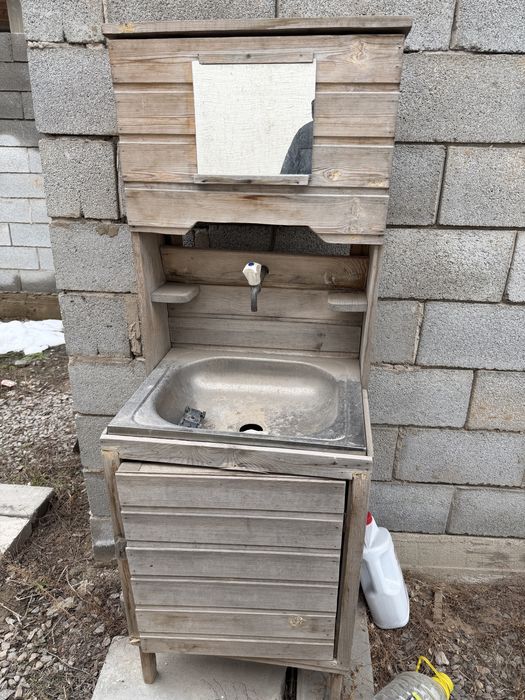 деревянный умывальник