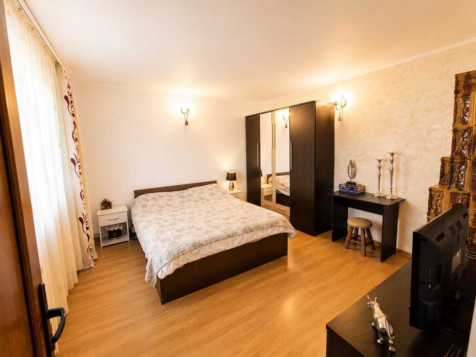 Casa spatioasa cu teren de 2450m2