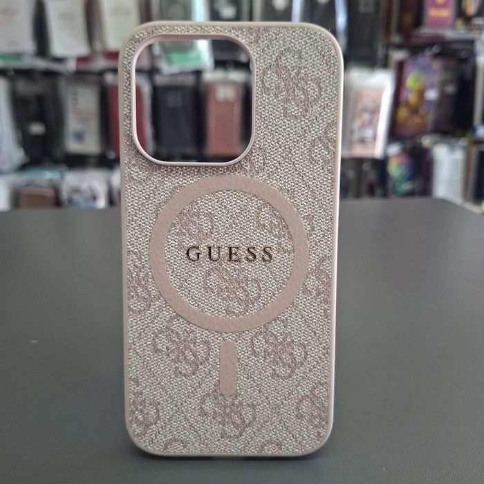 Оригинален кейс GUESS за iPhone 15 pro в розов цвят с вграден MagSafe кожен гръб за айфон 17